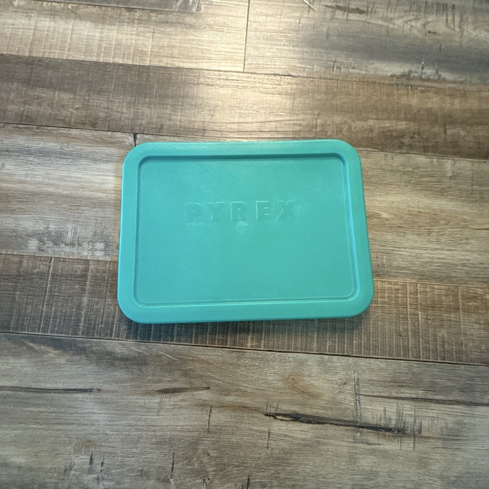 Pyrex 7210-PC Turquoise 3-Cup Rectangular Food Storage Lid